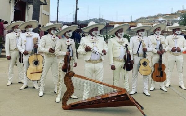 All musicians in white dress code waiting to welcome guests with their instruments